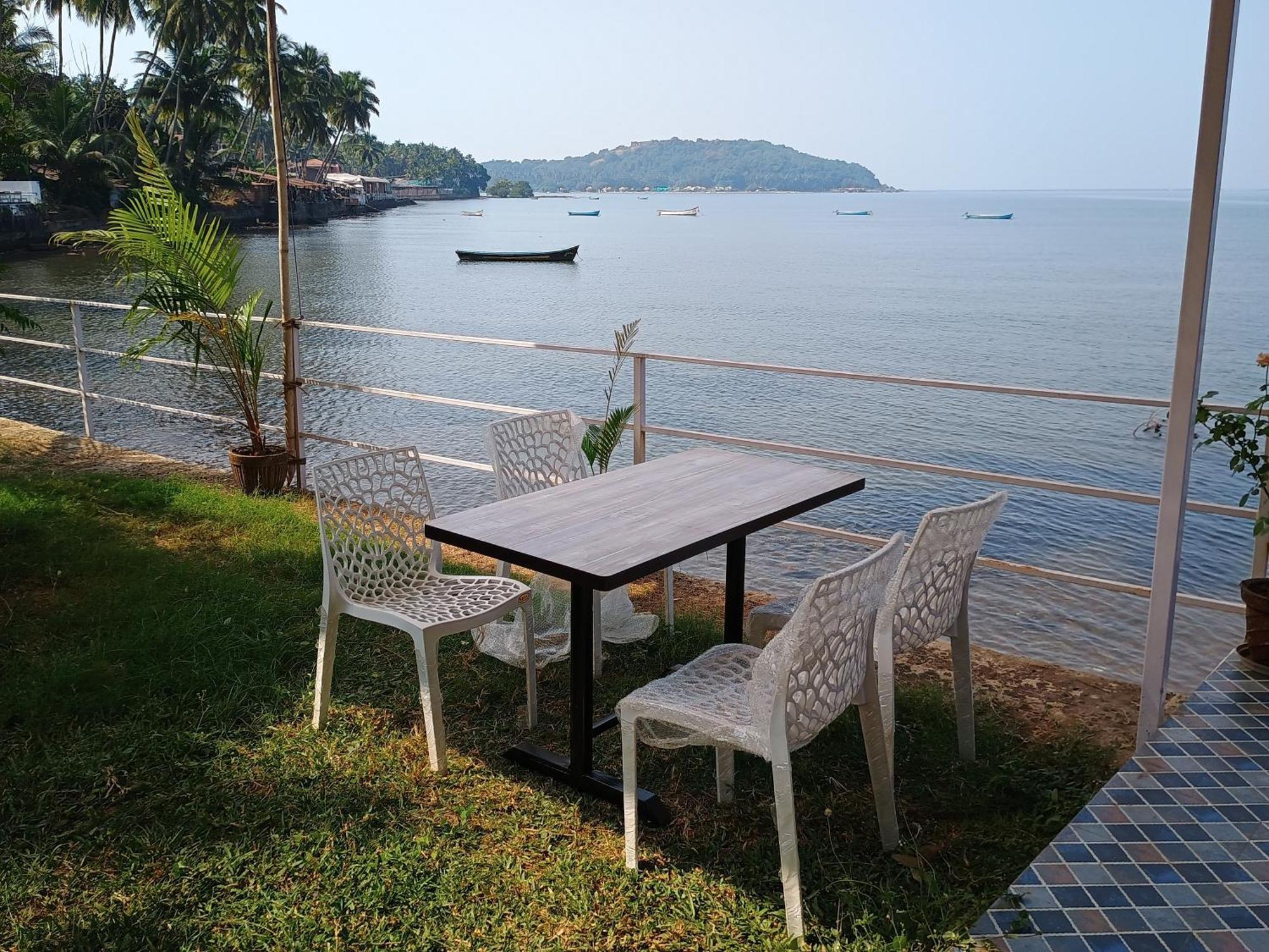 Gs Home On The Bay - Super Sea View Glass Studio Apartment Vagator Exterior photo