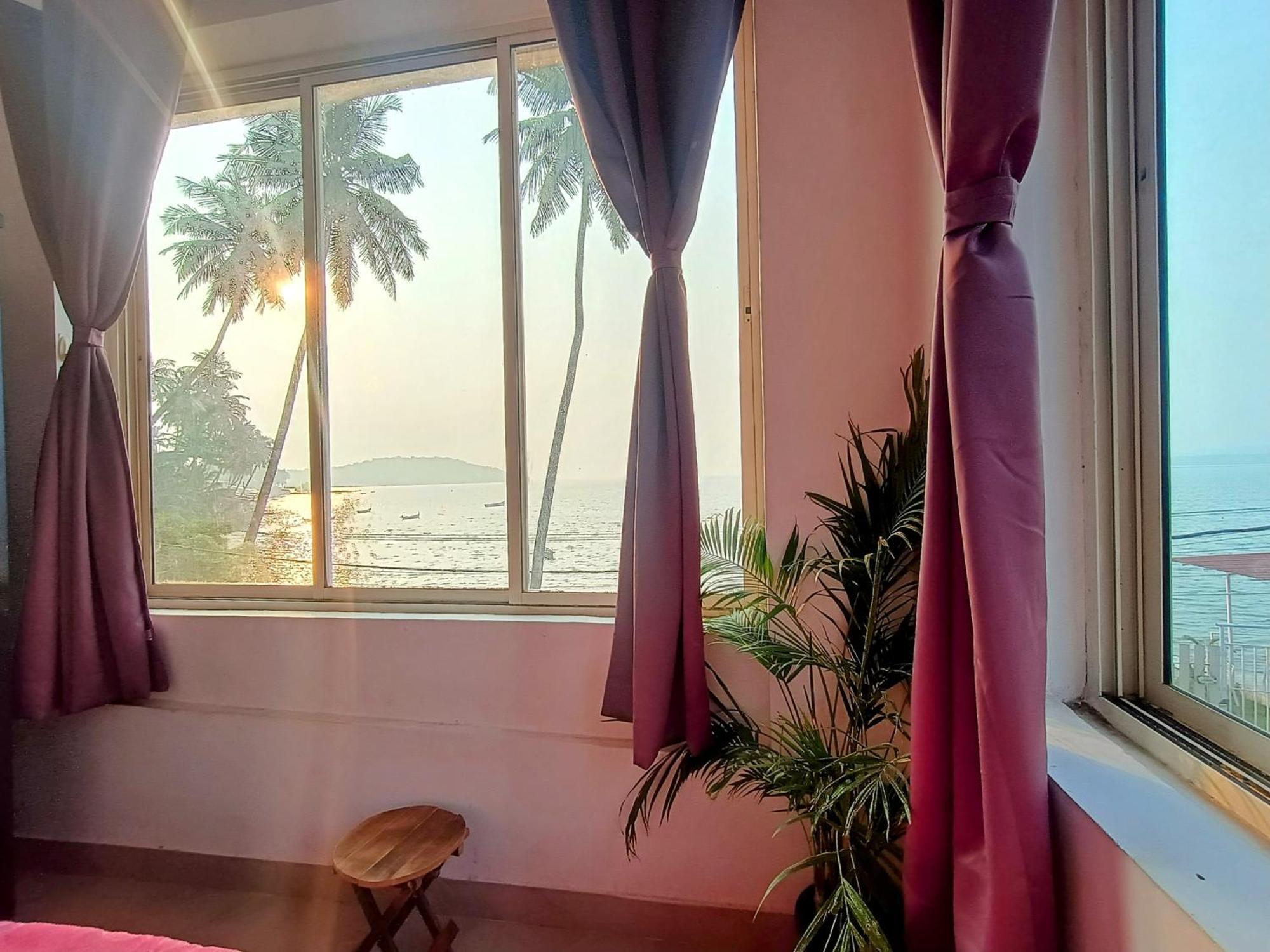 Gs Home On The Bay - Super Sea View Glass Studio Apartment Vagator Exterior photo