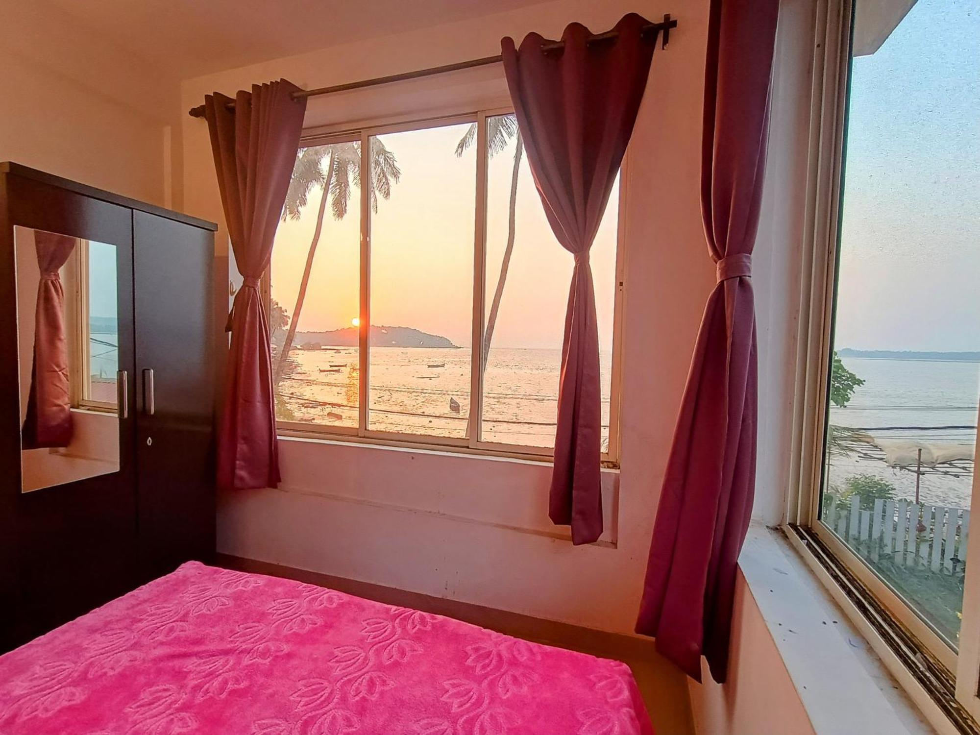 Gs Home On The Bay - Super Sea View Glass Studio Apartment Vagator Exterior photo