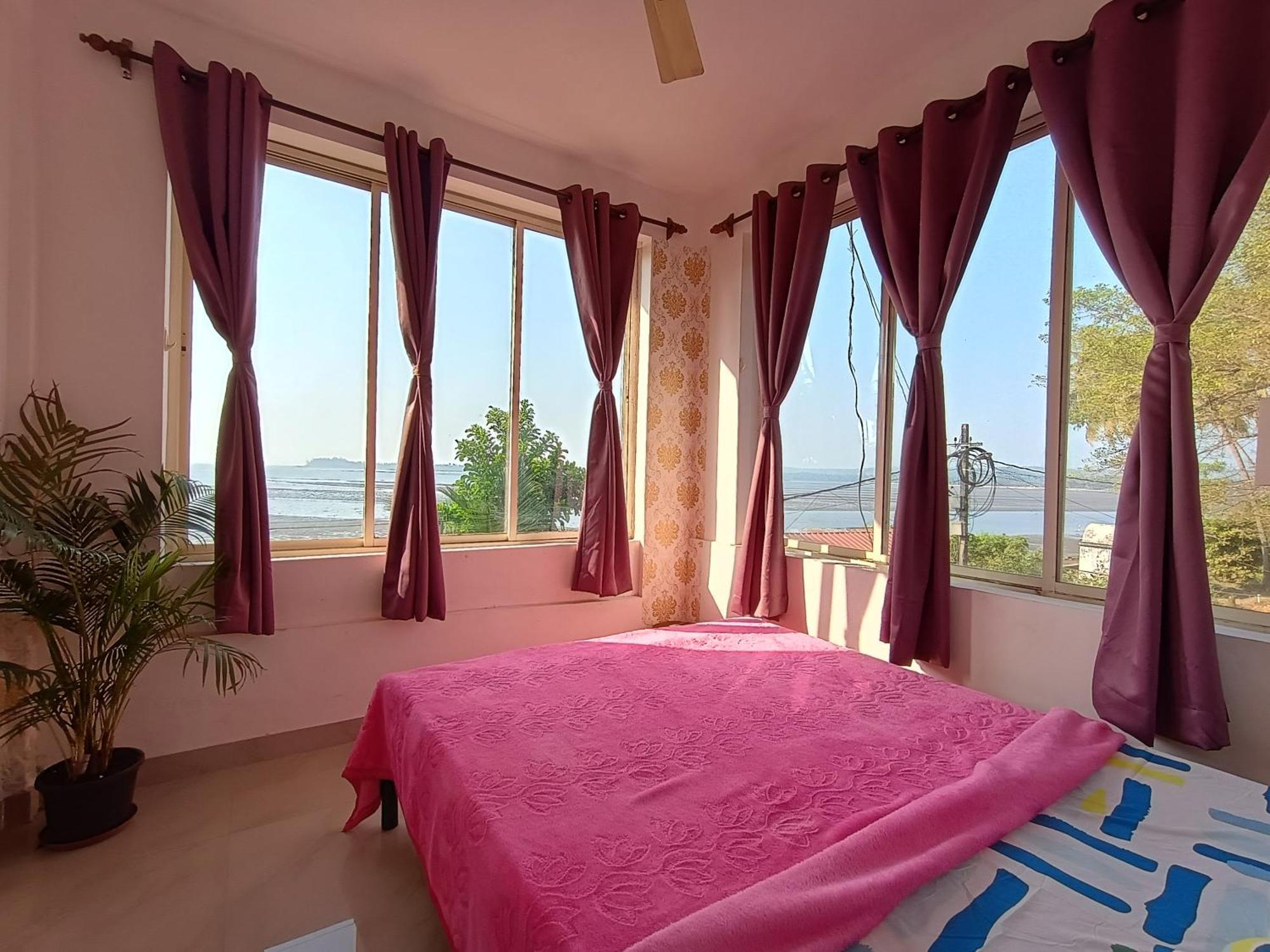 Gs Home On The Bay - Super Sea View Glass Studio Apartment Vagator Exterior photo