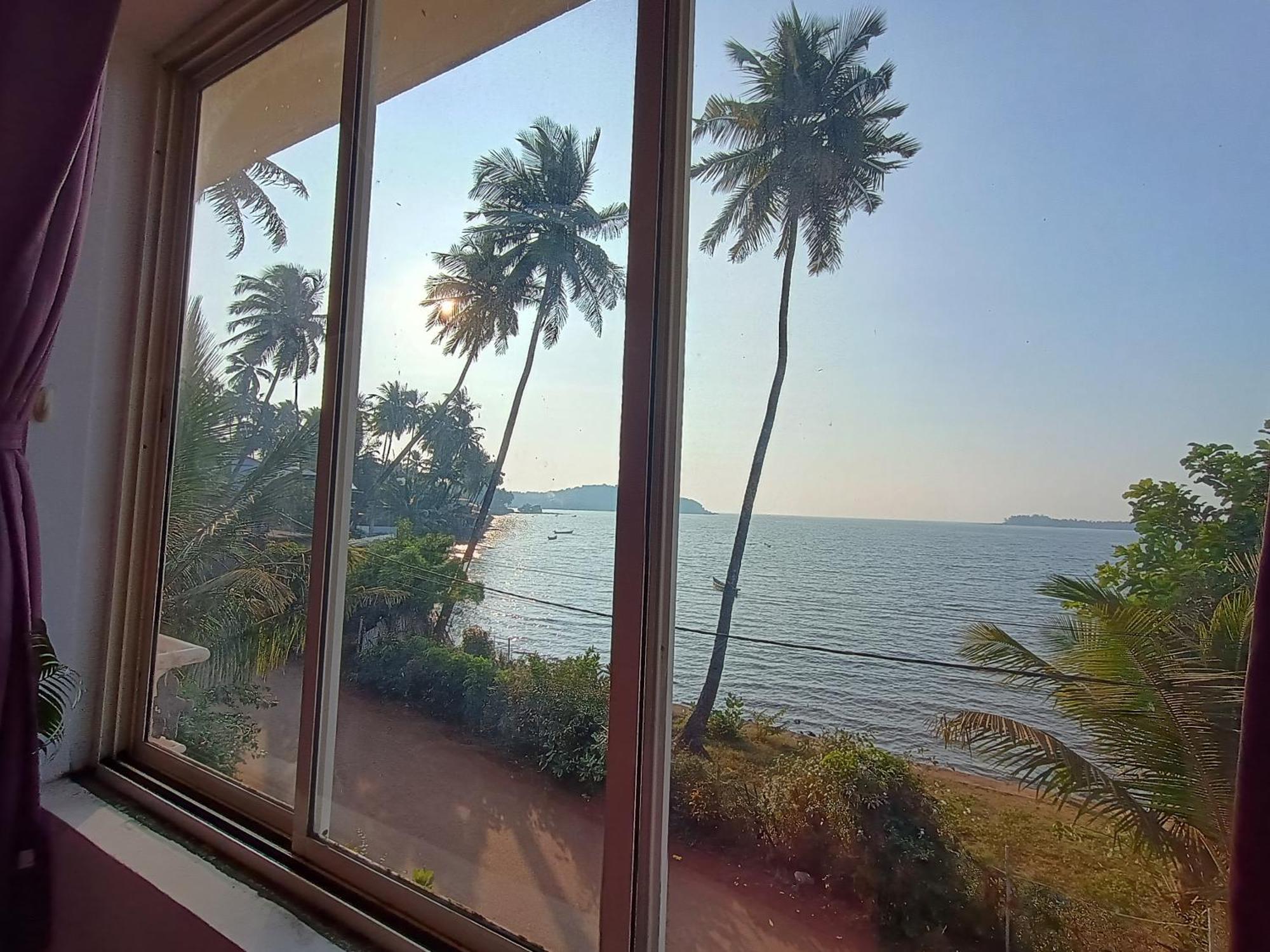 Gs Home On The Bay - Super Sea View Glass Studio Apartment Vagator Exterior photo